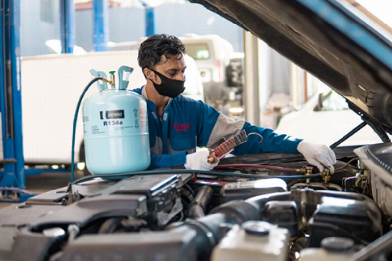 Cách xử lý an toàn và hiệu quả khi xe ô tô bị nóng máy và cần bảo dưỡng, sửa chữa kịp thời.
